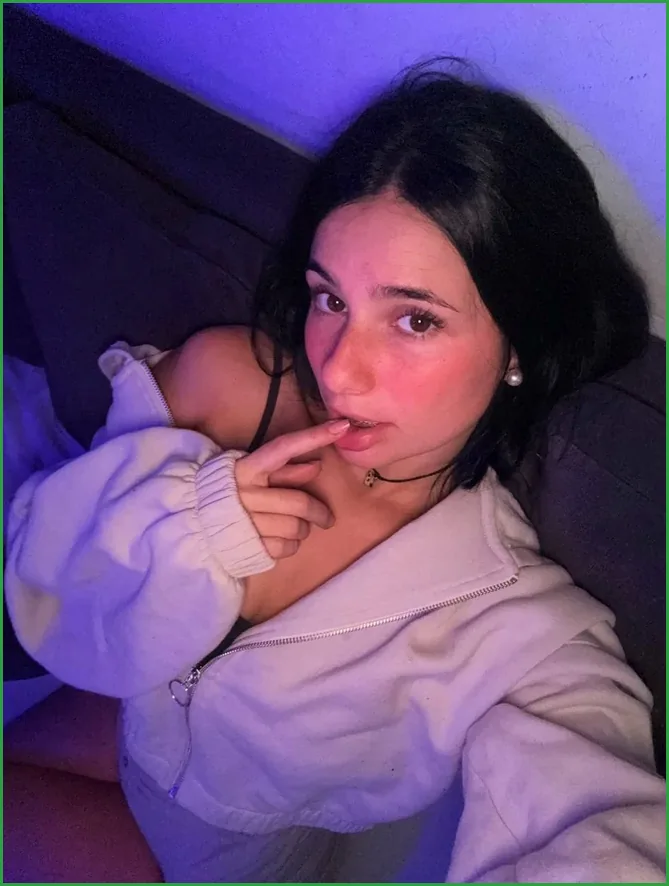 Chloe, top free OnlyFans model in Delray Beach FL