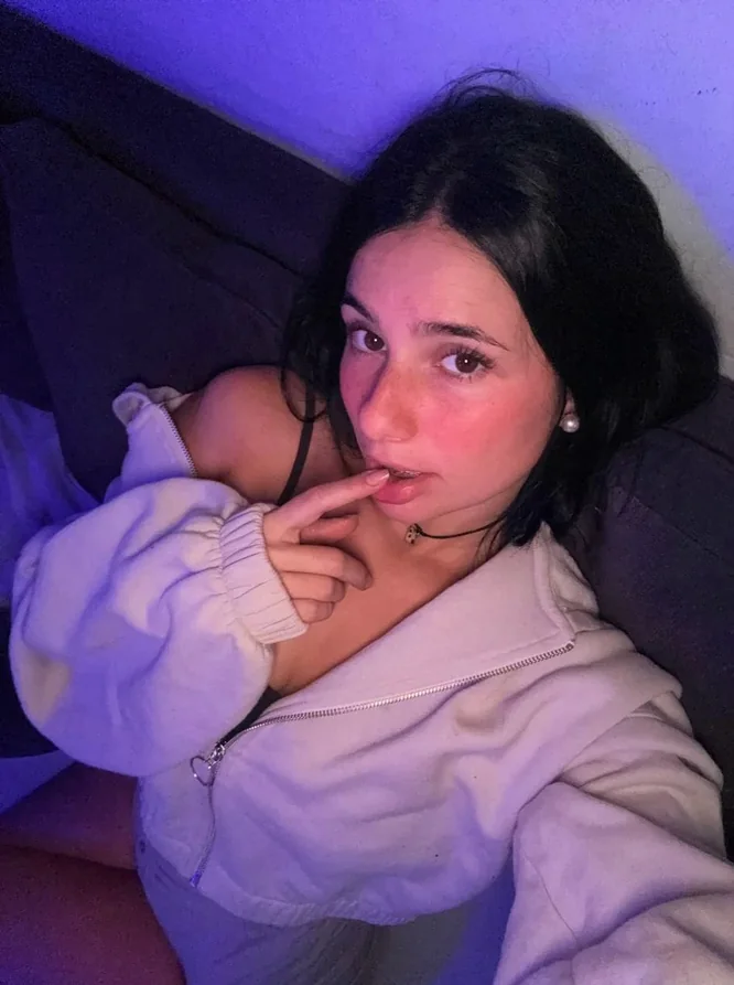Free OnlyFans Chloe featured in Hutchinson, Kansas