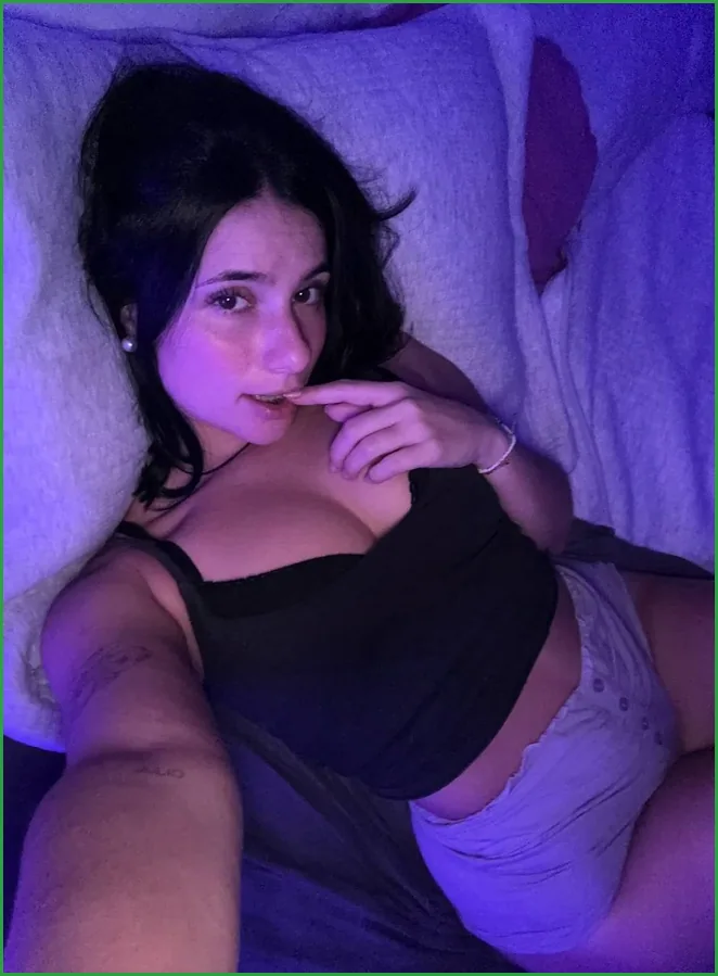 Best OnlyFans girl Chloe Escanaba MI
