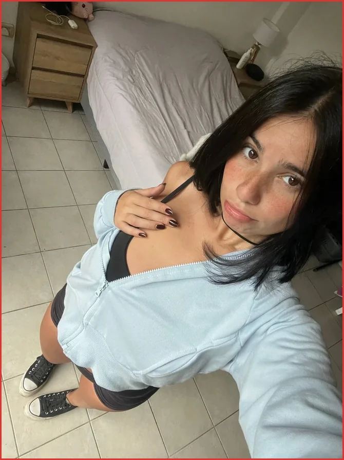 Chloe, top free OnlyFans model in Flat Rock MI