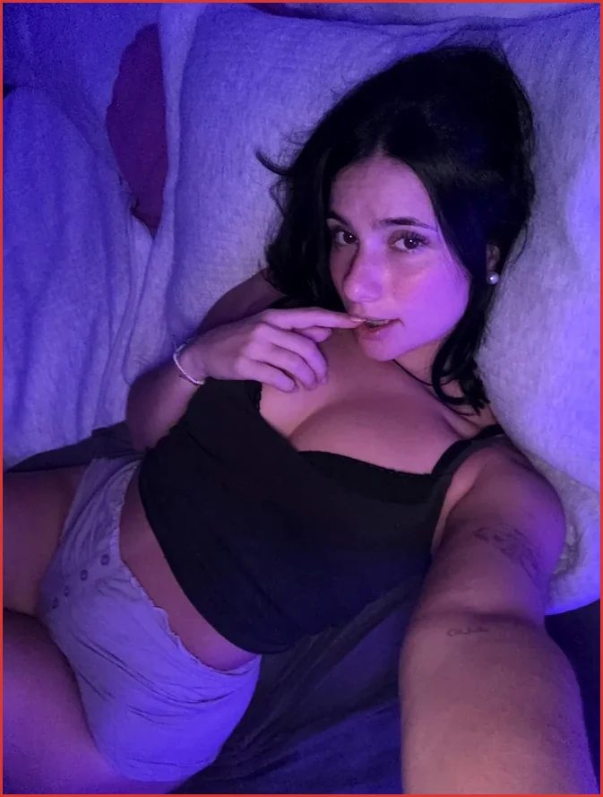 Chloe, top free OnlyFans model in Brooklyn Park MN
