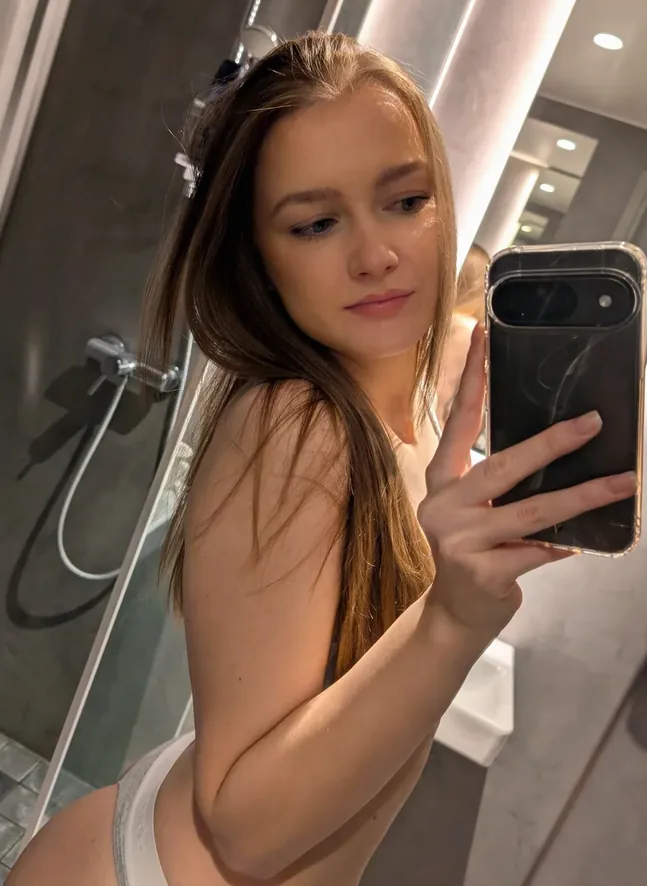 Best OnlyFans girl Alina Park Hills MO