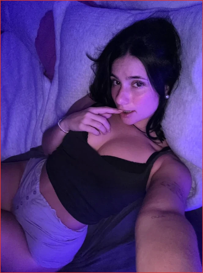 Chloe, top free OnlyFans model in St. Louis MO