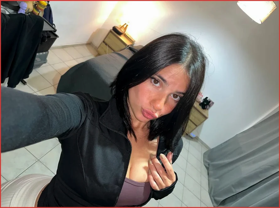 Cincinnati best free OnlyFans model Chloe