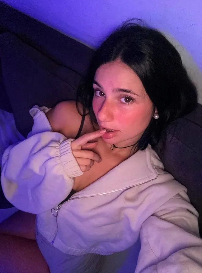 Free OnlyFans Chloe featured in Beaverton, Oregon