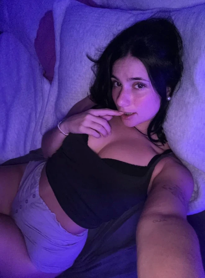 Chloe, top free OnlyFans model in Enumclaw WA